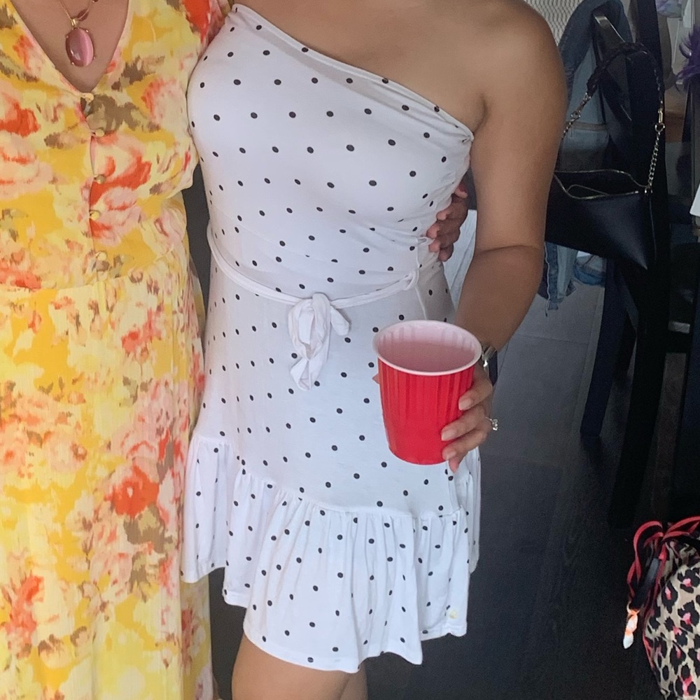 PrettyLittleThing White Strapless Mini Dress with Black Polka Dots (Size: 8)